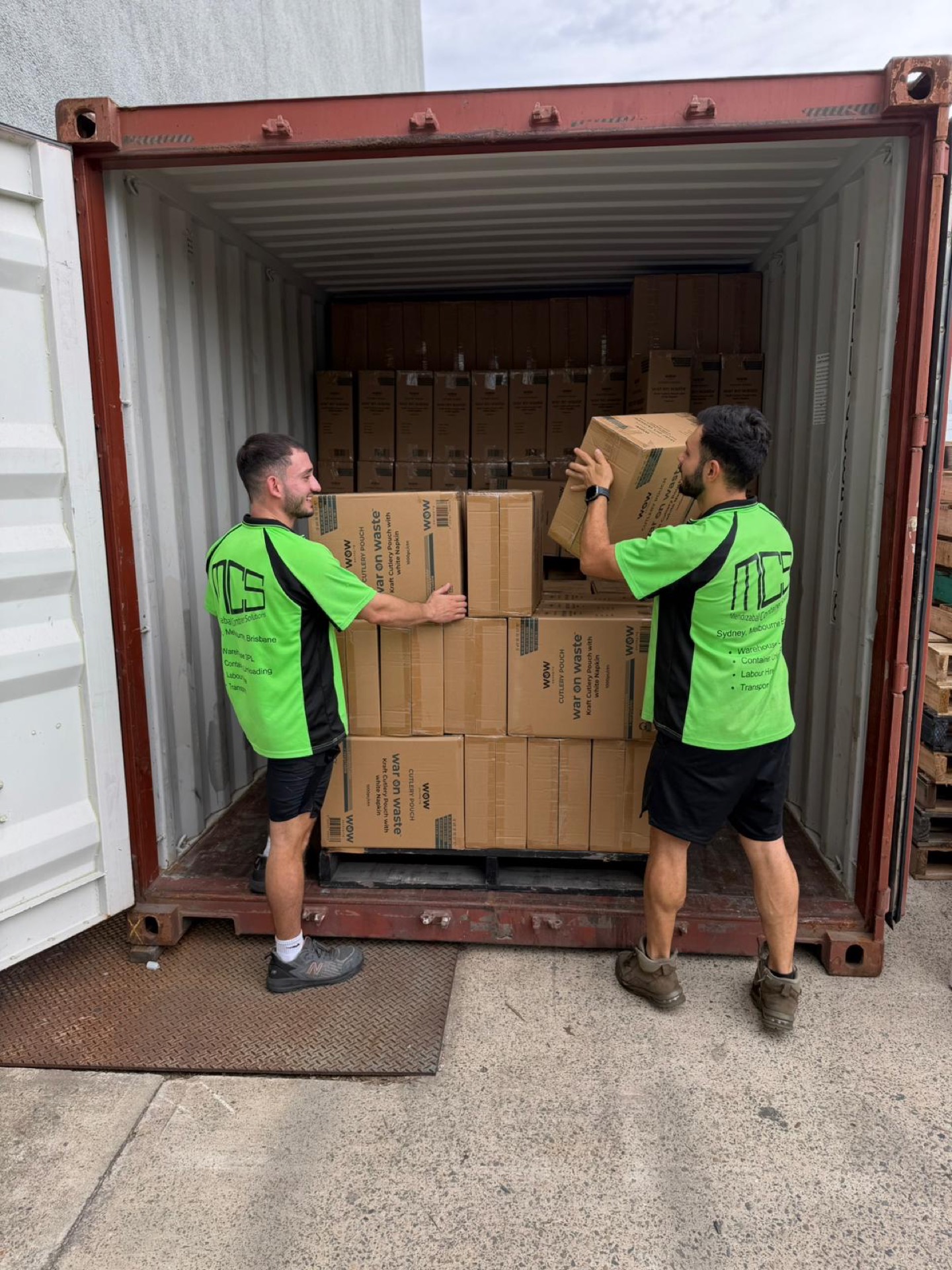 Destuffing Container Unloading & Destuffing - MCS Logistics Group